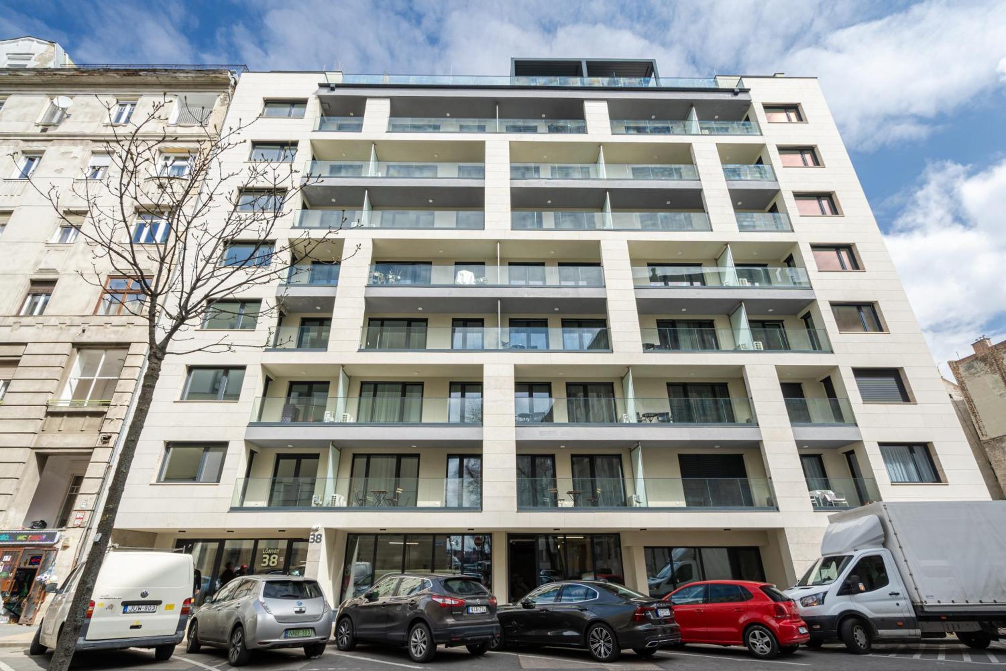 Apartment Downtown Lonyay 38 — Photos 1